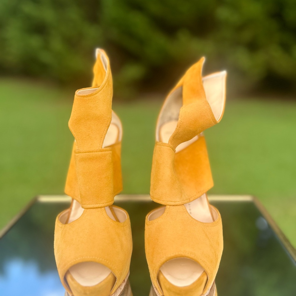 Women ankle yellow platform high heel with zipper back